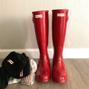 Hunter Red Boots w/2 pair of new socks